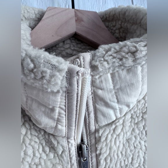 Patagonia Women's Retro-X Vest Sz: Medium Oatmeal/Off white Vintage 90's - Picture 6 of 8